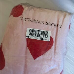 NEW Victoria's Secret Pink Sherpa Blanket with Red Hearts